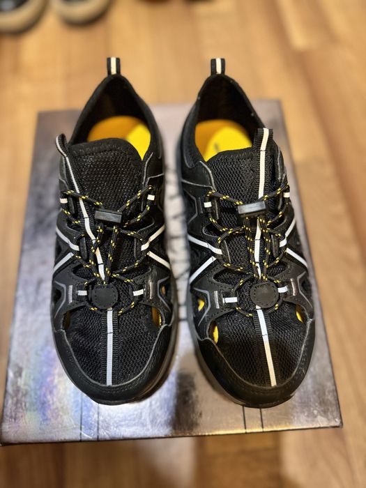 Продам кроссовки летние outventure