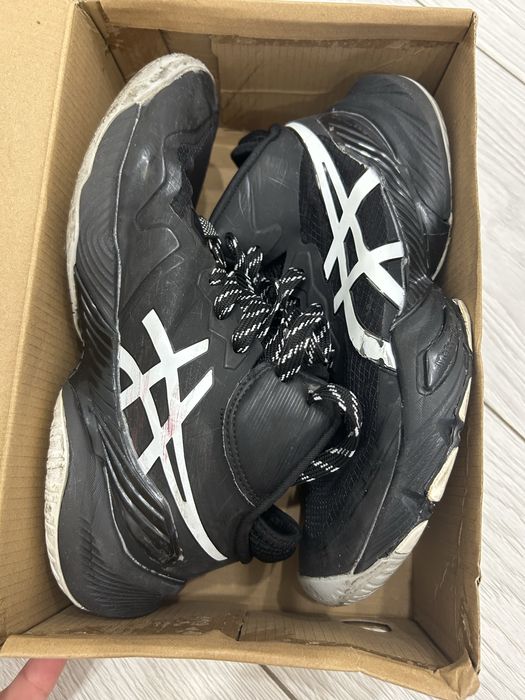 Продаю Асикс( рыцарь)