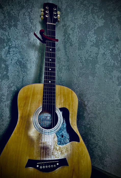 Акустическая гитара