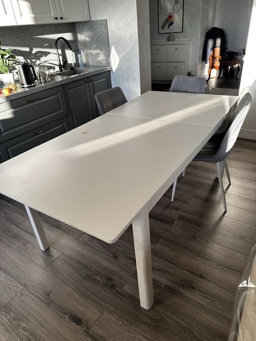 Продаётся обеденный стол с 6 стульями