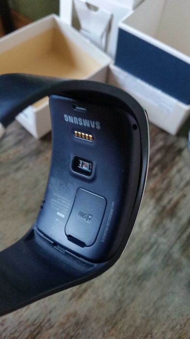 Smart watch AMOLED curved Samsung Gear S/ SM-R750 - SIM card slot