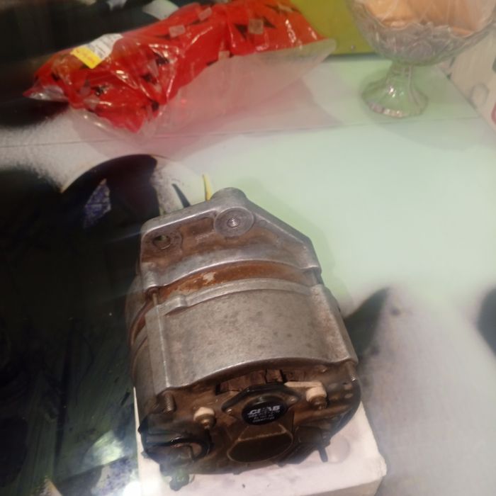 Продам генератор в хорошем состояние на Ауди Б4 на 100 волт