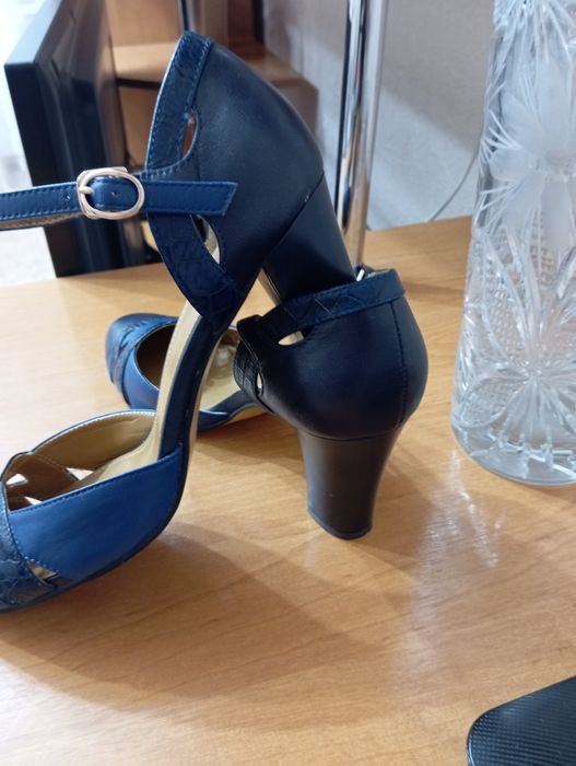 Срочно продам красивую обувь