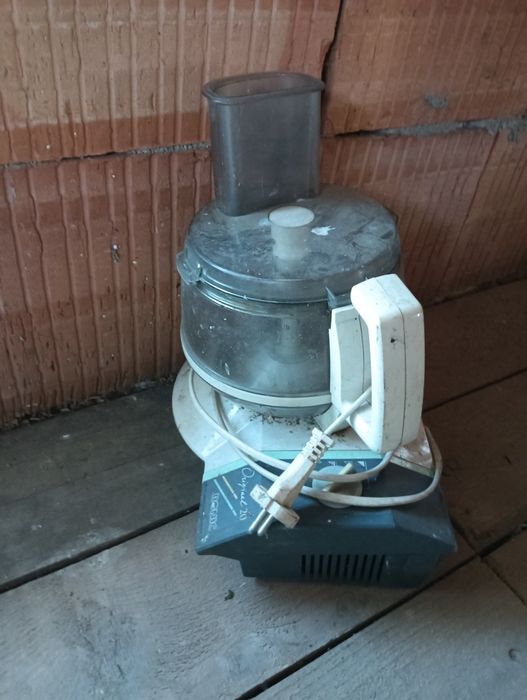 Robot bucătărie intro stare foarte buna trimit in tara