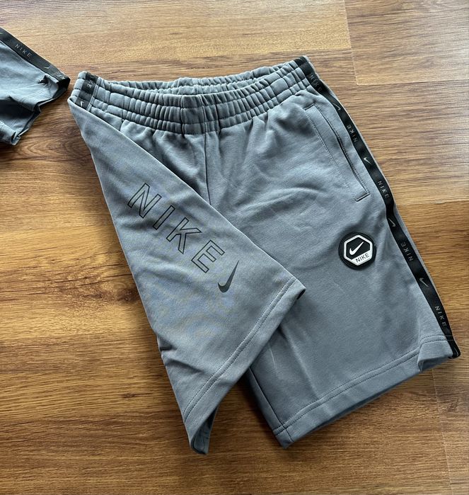 Мъжки,памучен,къс екип Nike в сиво,с гумирано зашито лого