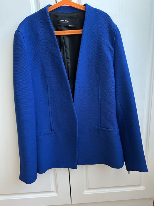 Vand sacou cambrat marca Zara