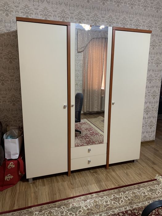 Продается шкаф хороший