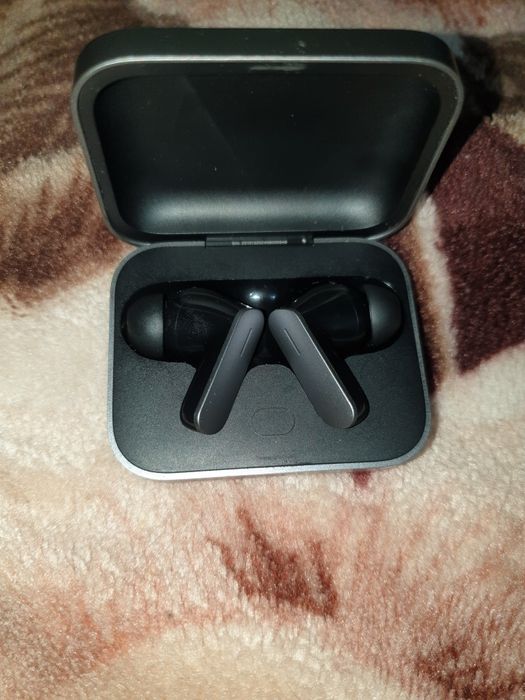 продам наушники realme