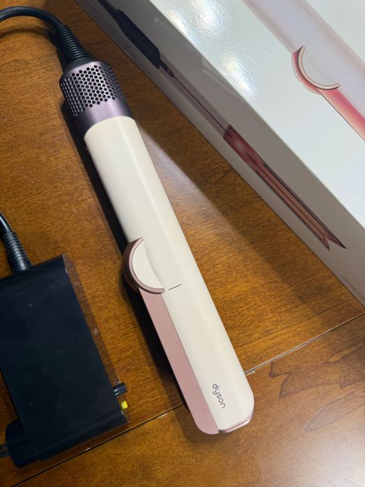 Dyson Airstrait nou new