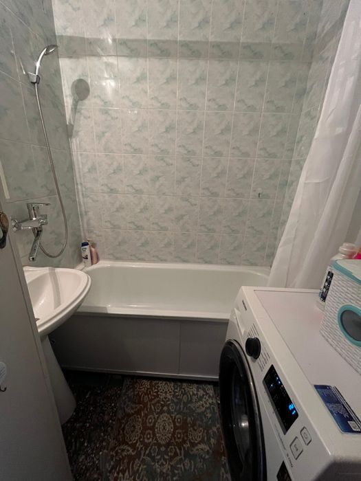 Продам 2 ком кв на 8 мкр