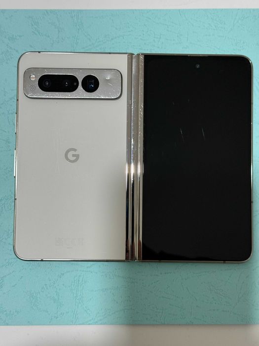 Google Pixel Fold / 256GB  stocare / 12GB  memorie RAM