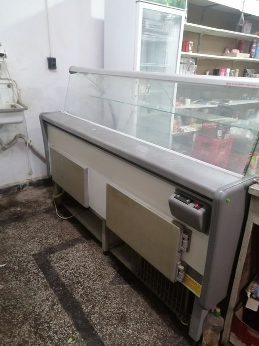 Хладилна витрина Наги