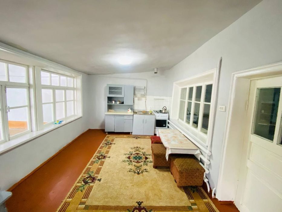 KATTA XONADON UY SOTILADI Juma shahrida
Manzil:Pastdarg‘om tumani A. T