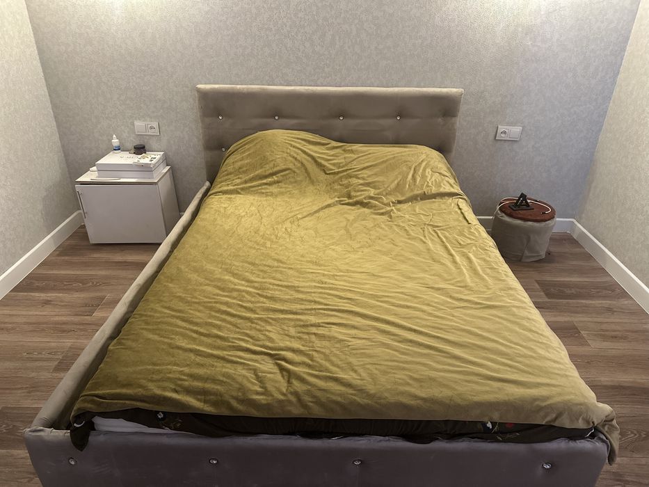 Двухспальная кровать