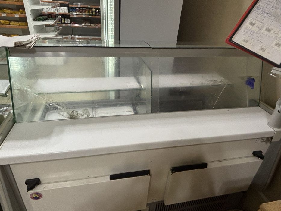 Vad vitrina ,mezeluri ,