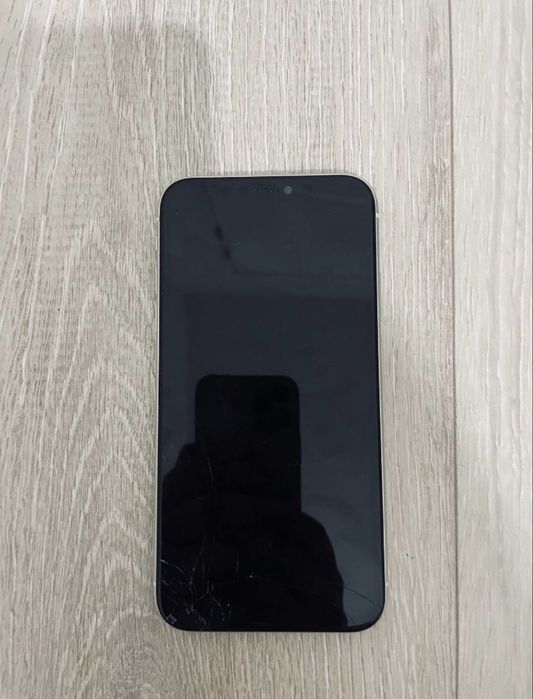 Продам айфон 11