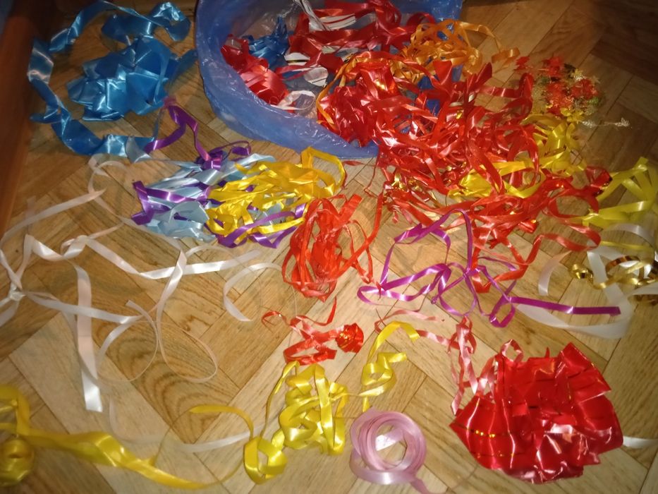 ПРОДАМ РАЗНОЦВЕТНЫЕ ЛЕНТЫ подарочные! Б/у. Для цветов и поделок. Пакет