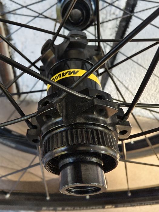 Шосейни/Гравел Капли  MAVIC AKSIUM DISC 700С 12х100  12х142/10х135