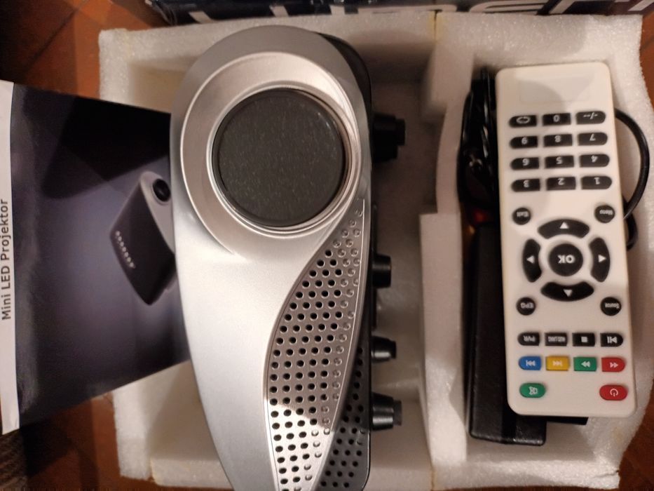 proiector lcd lumeri