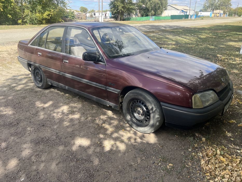 Машина Опель омега