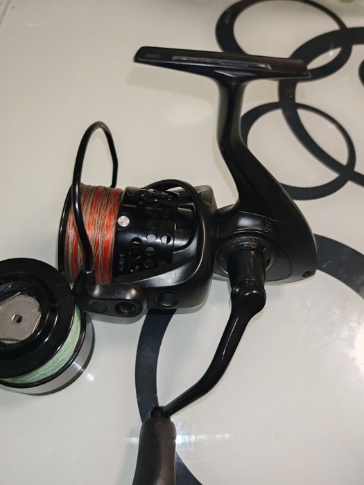 Okuma Custom Black Feeder 5500 stare excelentă