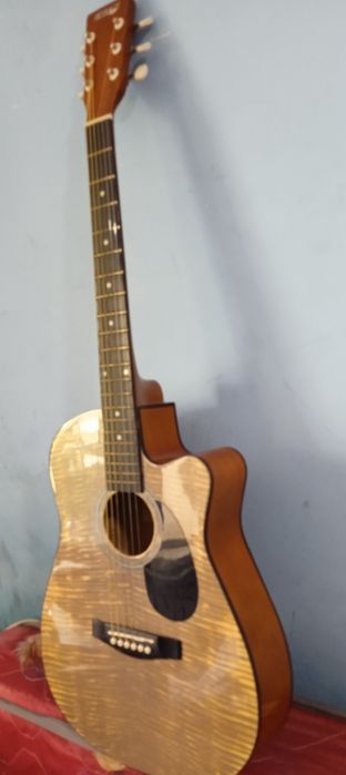 Akustika Gitara SOTILADI