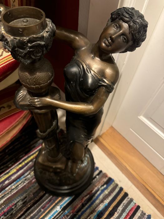 Масивни Бронзови скулптури на Буда и други. Цени по договаряне.