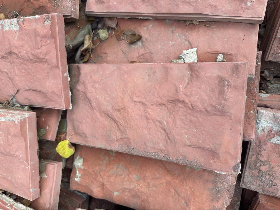 Продам облицовочный камень на фундамент общая кв 30 кв метров