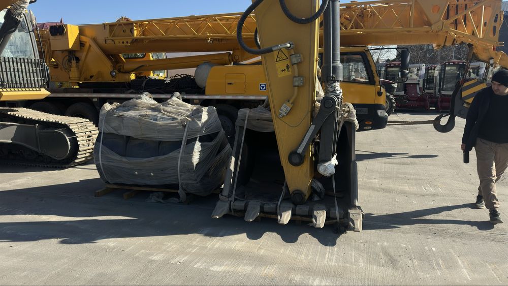 Экскаватор SHANTUI SE370 2 куб