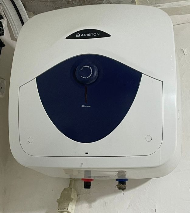 Продам аристон 30 л