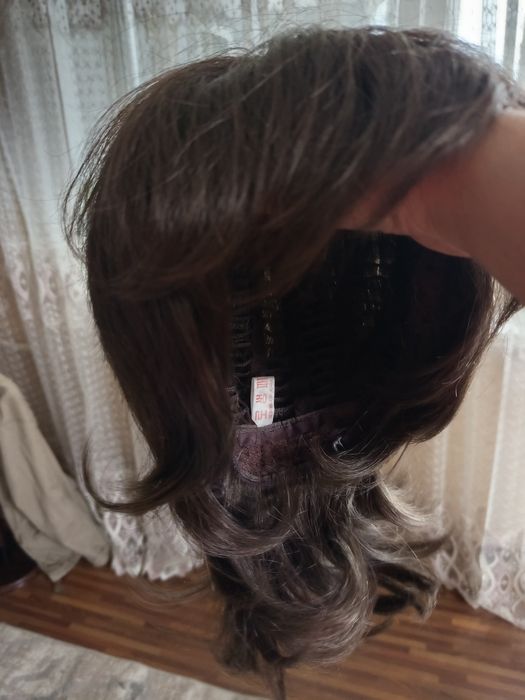 Парик и хвосты продам