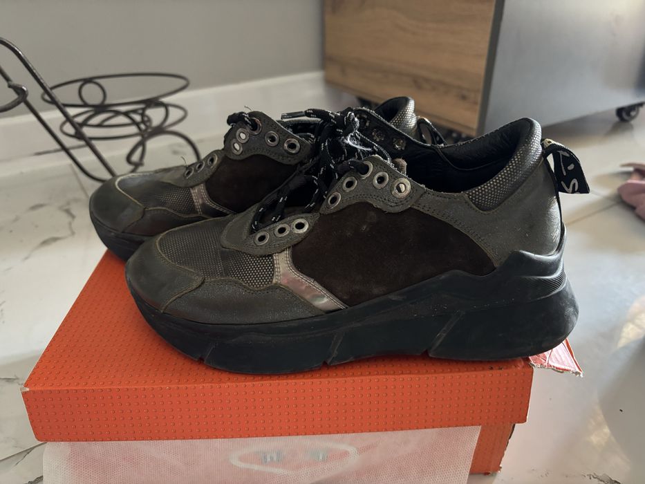 Женский кроссовки