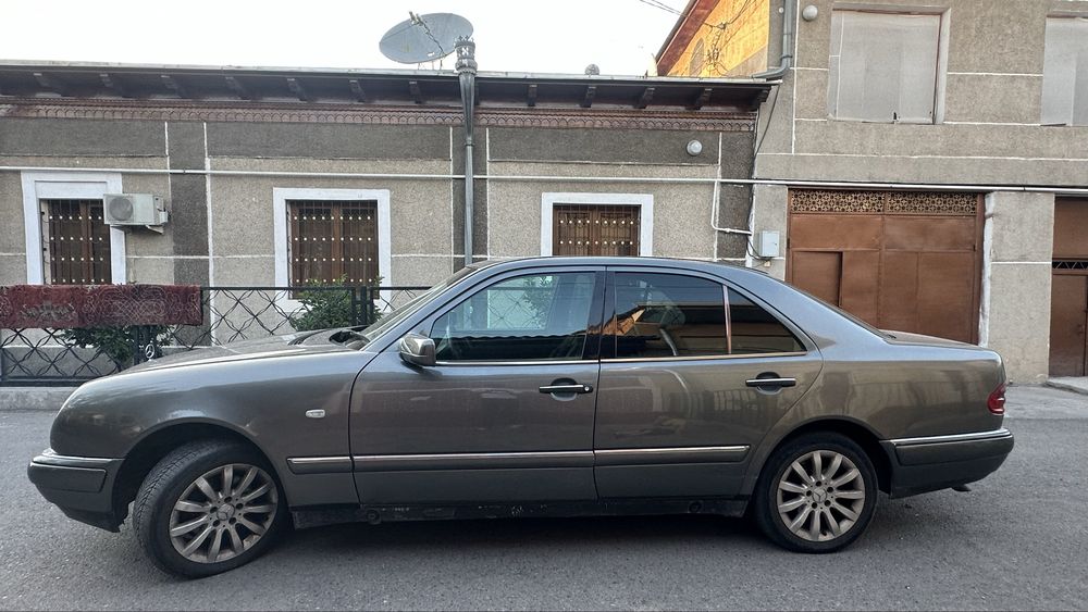 Мерседес Бенц W 210