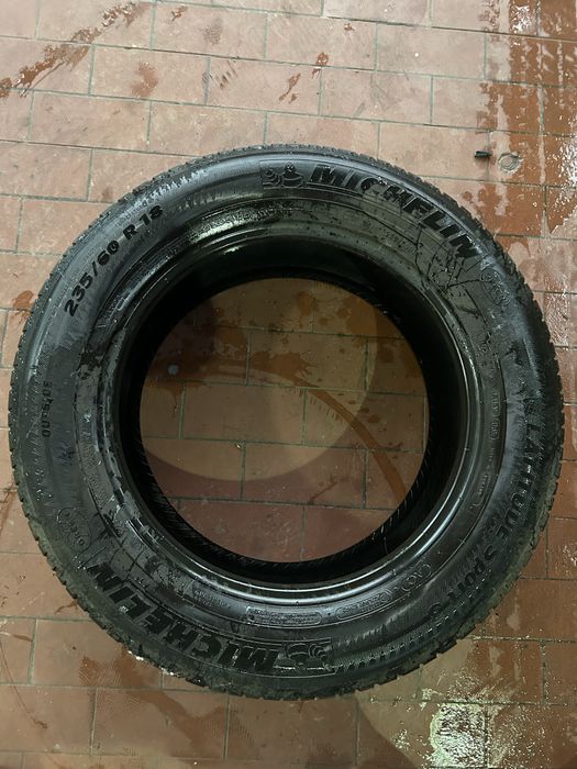 235/60R18 Michellin