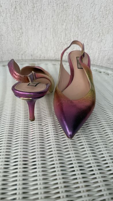 Sandale,cu toc mic! Marimea 39!