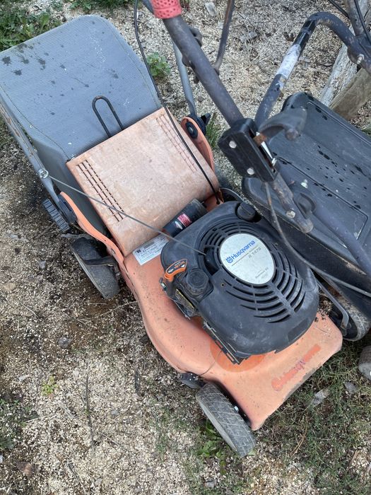 Vand 2 cositoare gazon de reparat Husqvarna