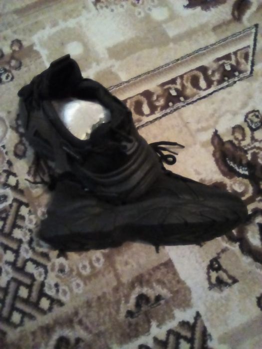 Продам кроссы мужские