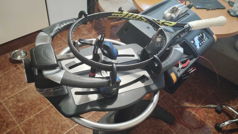 Машина за наплитане на тенис ракети Wilson Baiardo L