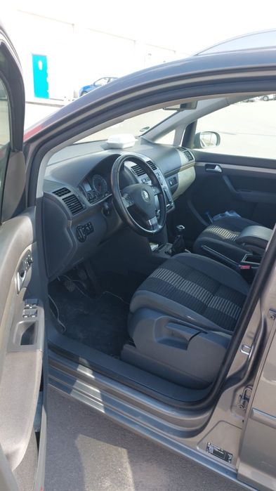 Vând vw Touran 1.9 tdi