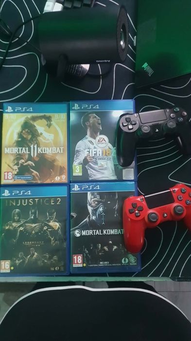 Vând PS 4, impecabil, 1tb+2 console + 4 jocuri + proiector video