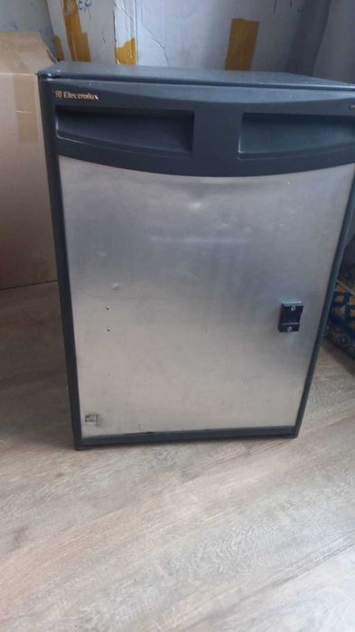 холодильник барный Electrolux