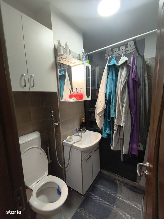 Apartament Icil-Casa de Cultura, 3 camere, o baie, bucătărie separata.