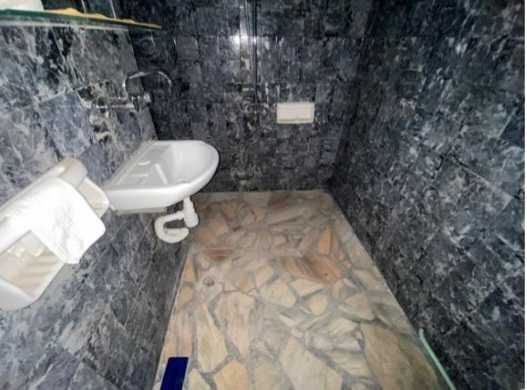 3-стаен с вестибюл, масивна сграда, стоманобетонни плочи, център