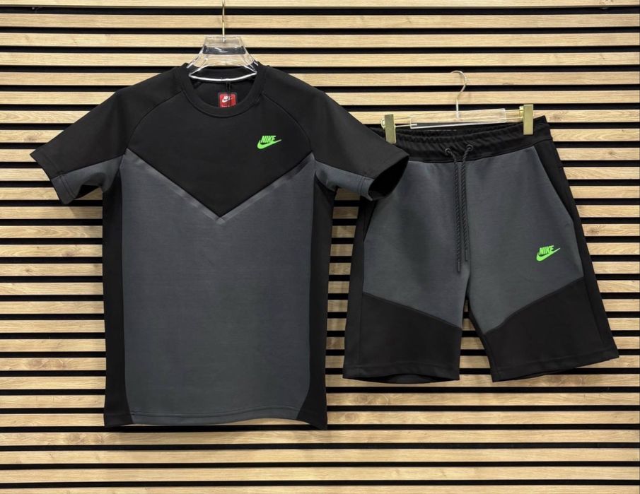 Compleu nike tech