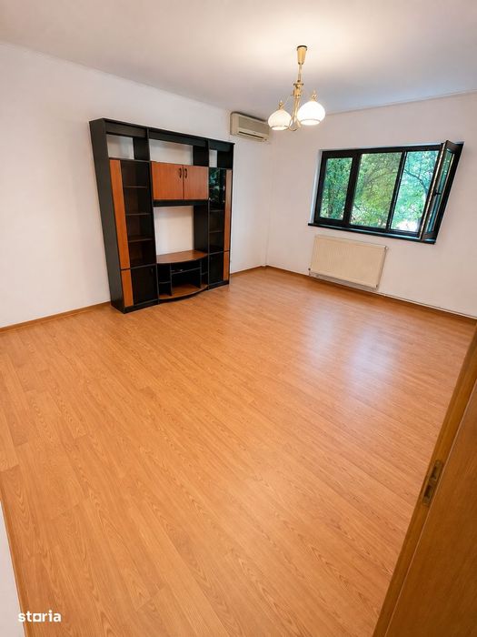Apartament 3 camere, 2 băi, centrală termica