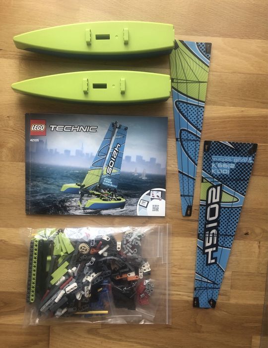 Lego Technic 42105 Catamaran