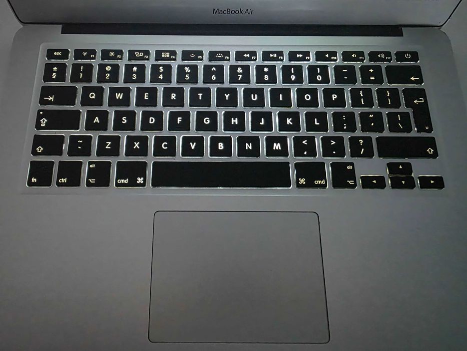 Vand/Schimb Macbook Air 2017 (achizitionat si activat in 2019)