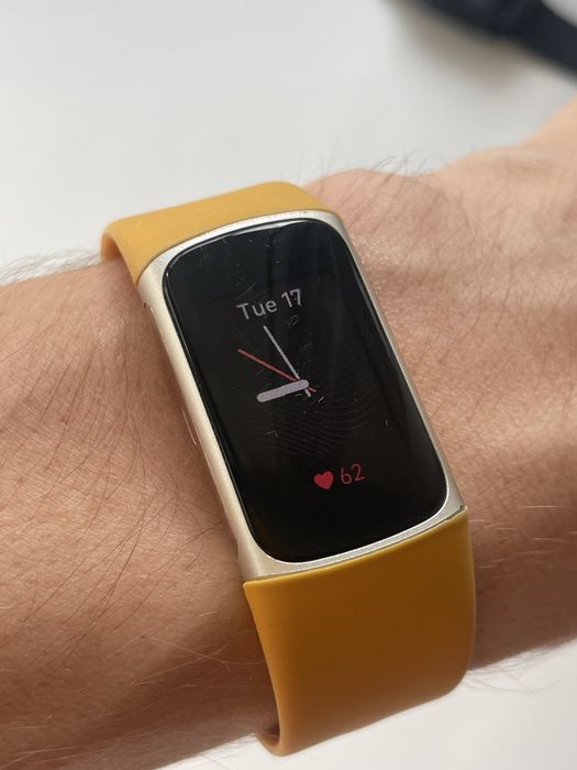 Фитнес смарт часы / браслет Fitbit Charge 6