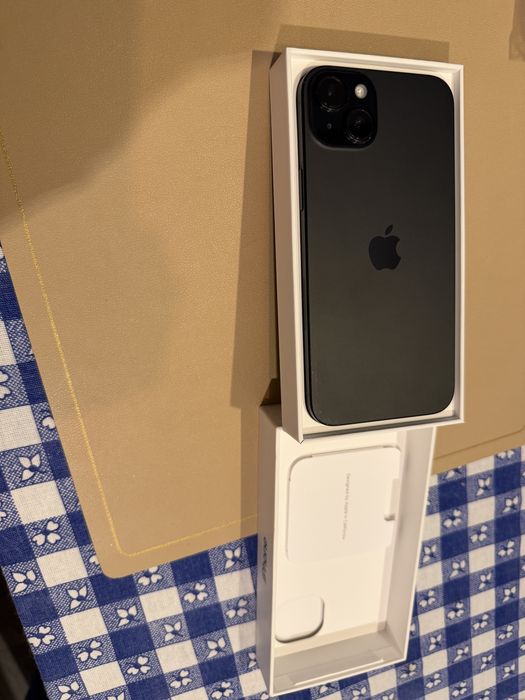 iPhone 15 Plus 128GB Negru 5g neverlocked 7 caseuri si folii