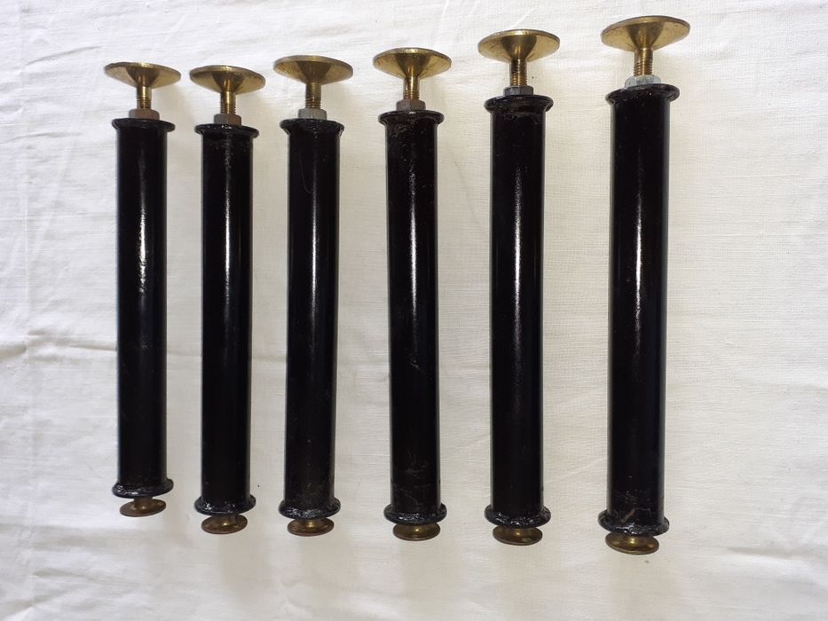 6 Picioare din fier noi 30 cm înălțime,si 4 picioare 40 cm.